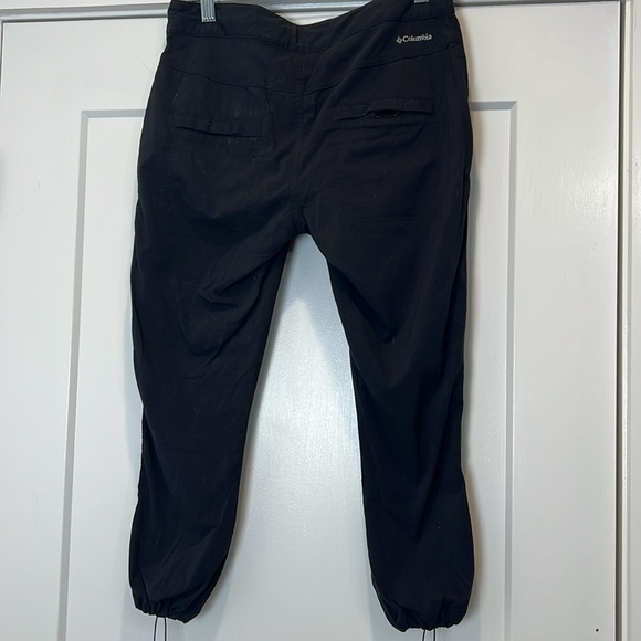 Columbia Black Cargo Pants with Tapered Elastic Cuffs size 2. - Picture 4 of 8